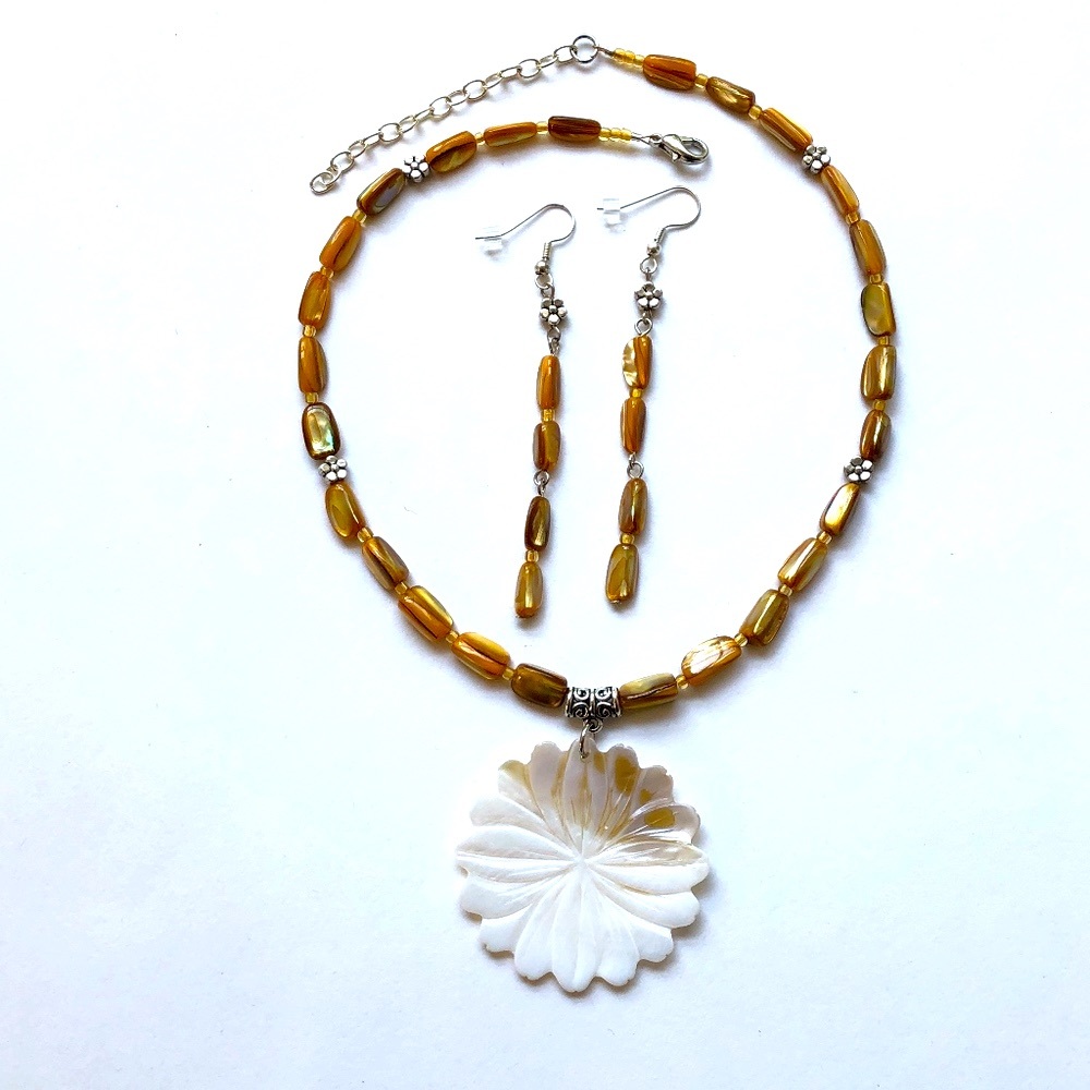 Mother of Pearl Flower Pendant Choker Necklace & Earrings, Handmade, Retro 70s